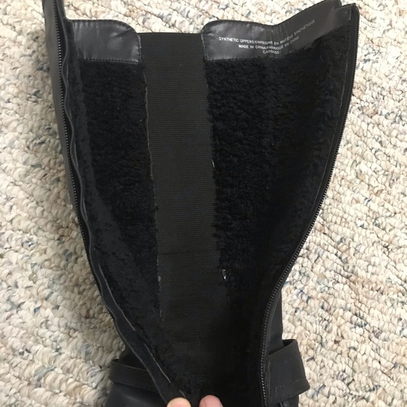 Black heel boots - Picture 2 of 3